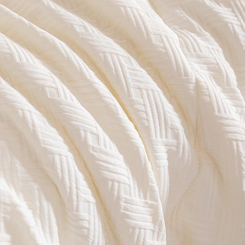 Dohia All-Season A-Class Fiber Quilt