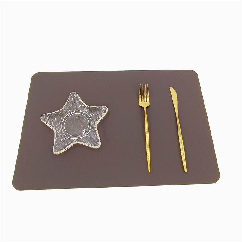 

Квадратные кожаные коврики для стола, двухсторонние двухцветные теплоизоляционные коврики для украшения отелей, водонепроницаемые, масляные, подкладки для обеденных тарелок