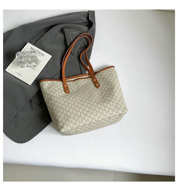 Large Capacity Bag Women's Commuter Personalized Tote Bag 2025 New Retro Printing Trend Shoulder Bag Texture Women's Bag