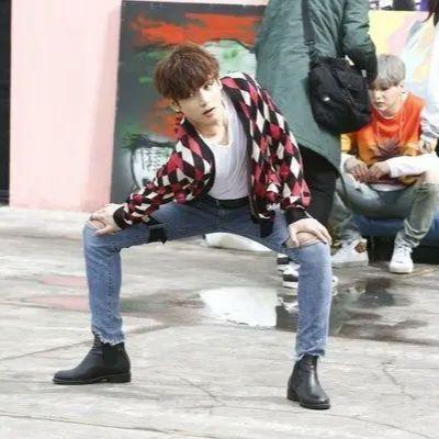 

[Б/У] BTS Чонгук Светло-голубой Джинсовый Потертый Размер L
