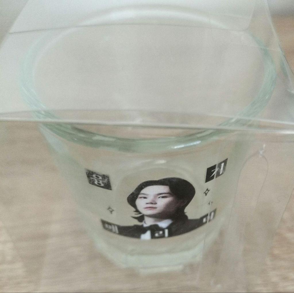 [GEBRAUCHT] Bonus inklusive BTS SUGA Yoongi Soju-Glas Masternim
