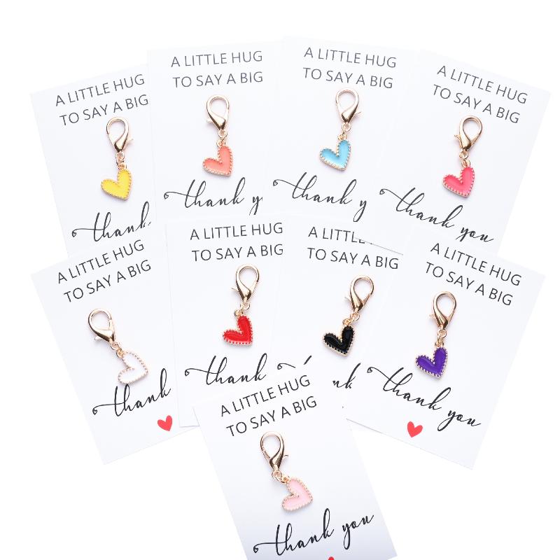 10 Stück Bunte Liebe Metall Schlüsselanhänger 10-teiliges Set Exquisiter Herzförmiger Anhänger Personalisierte Schlüsseldekoration Tasche Kleiner Anhänger