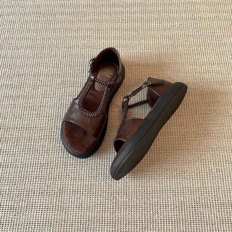 Spot~ Niche Literary and Retro College Style Sandals Women's 2025 New Retro Versatile Casual Platform Beach Shoes