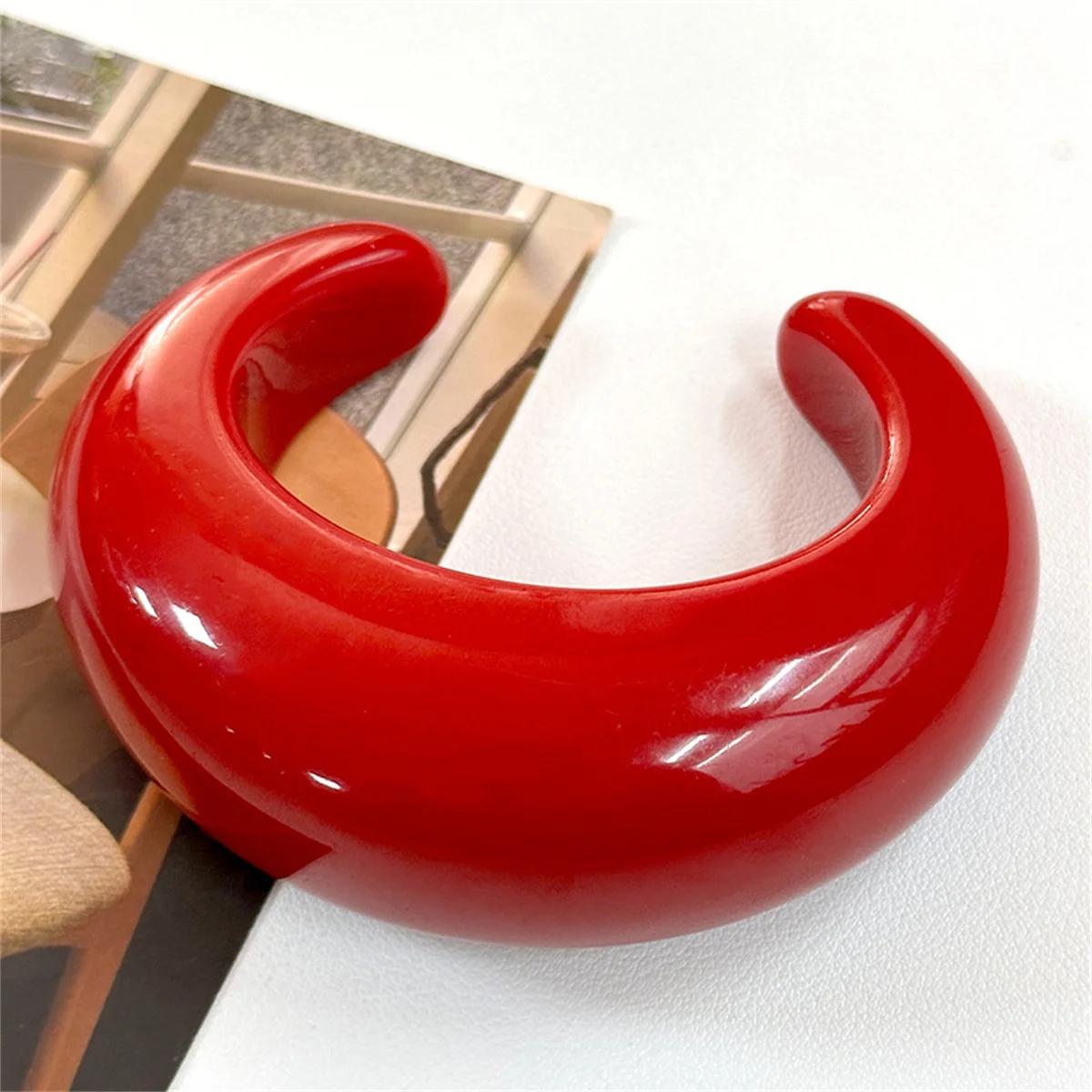 

Fashion New Black White Affordable Luxury Geometric Wide Exaggeration Chunky Resin Bracelet Massive Vacation Jewelry Bangle