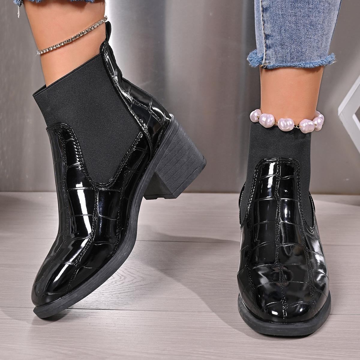 

Casual versatile single boots 2024 autumn and winter new large size round head solid color thick heel solid color women s Martin boots 35 бордовий