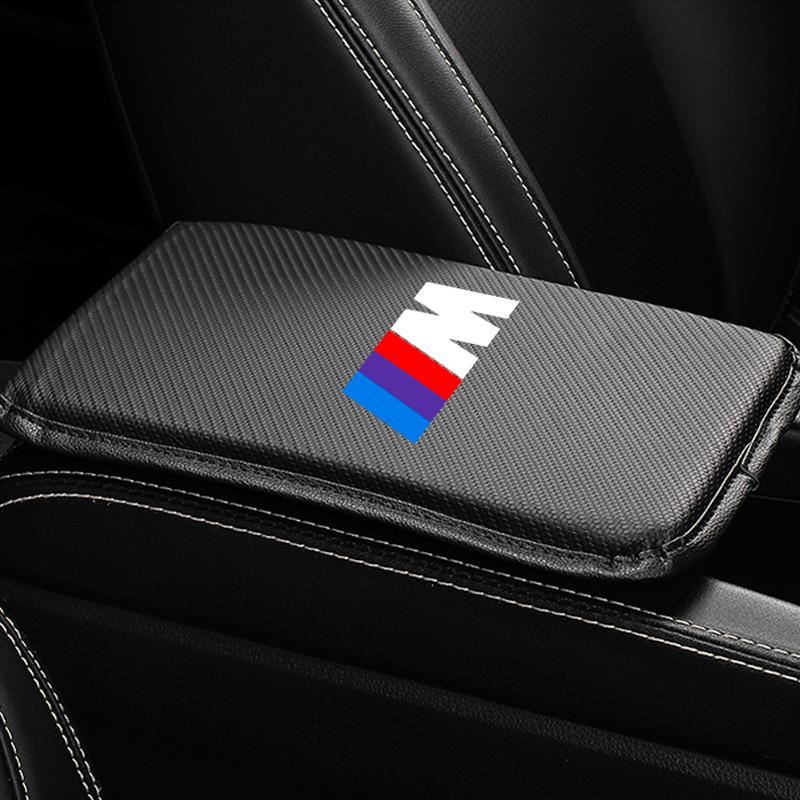 Emblema M LOGO Tapetes de Couro para Caixa de Apoio de Braço de Carro Capas para Console Central Para BMW E46 E39 E90 E60 E36 F30 F10 E34 E30 F20 E92 M3 M4 M5 X3 X4 X5 X6 X7