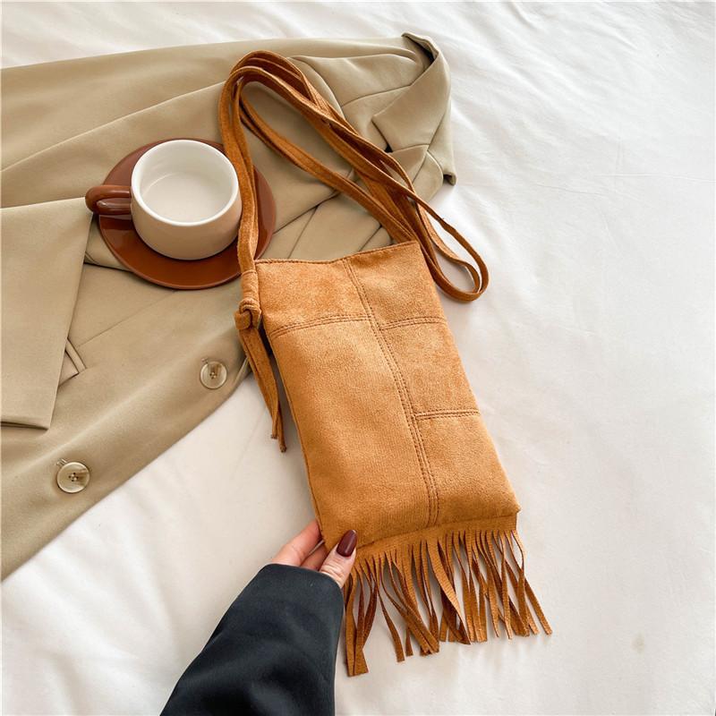 2025 new suede niche design new women's bag bohemian American fringed bag matte messenger