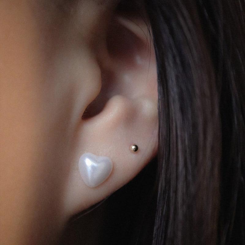 Taupe 14k gold heart pearl earrings