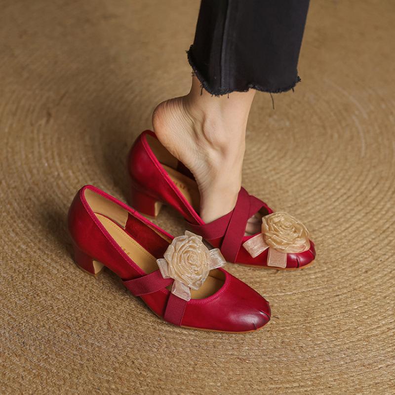 Four seasons wear square heel single shoes new fashion single shoes women's solid color casual leather large size shoes light mouth low top beef