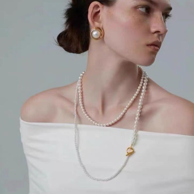 Gradient Pearl Necklace for Women - French Luxury Niche Design, Versatile Long OT Buckle Sweater Chain.