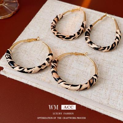 Silver Needle Leopard Print Leather Hoop Earrings: Fashionable, Versatile, High-Class, and Retro Accessories for Women.