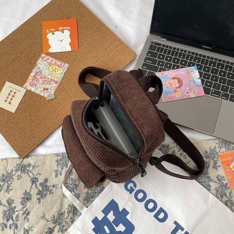 Rucsac de damă la modă din catifea corduroy 2022: Geantă pătrată retro mică stil campus