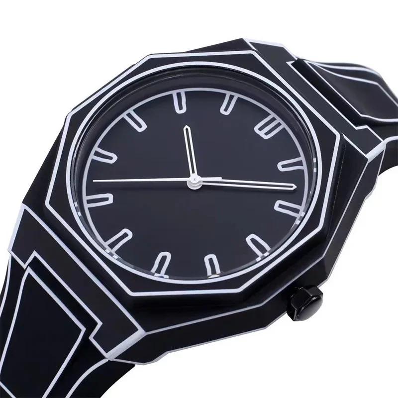 Artistic Comic Watches: Fashionable 2D Designs for Students