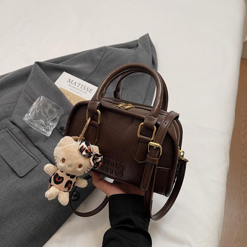 Retro Bag Women's Autumn and Winter 2025 New Fashion Shoulder Messenger Bag Women's Casual Portable Commuter Pillow Bag