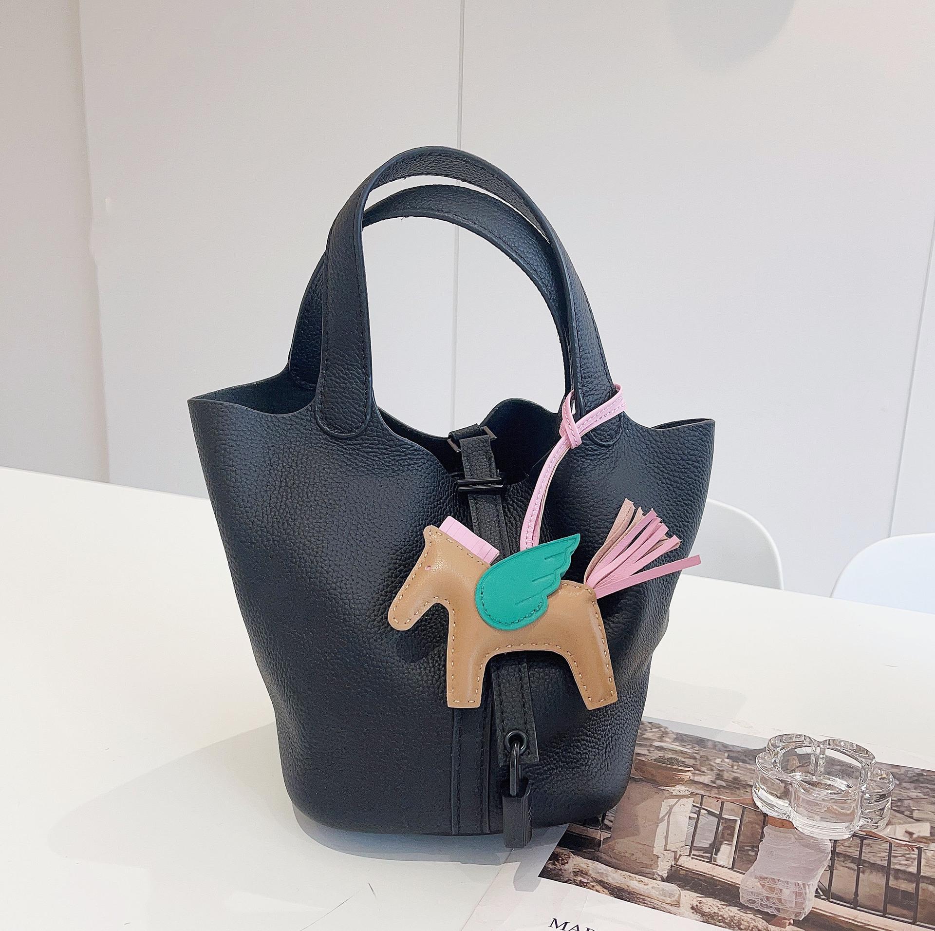 

Ангел Пегас Ручной работы Брелок из овчины - Милое украшение для женской сумочки и брелок для ключей от машины