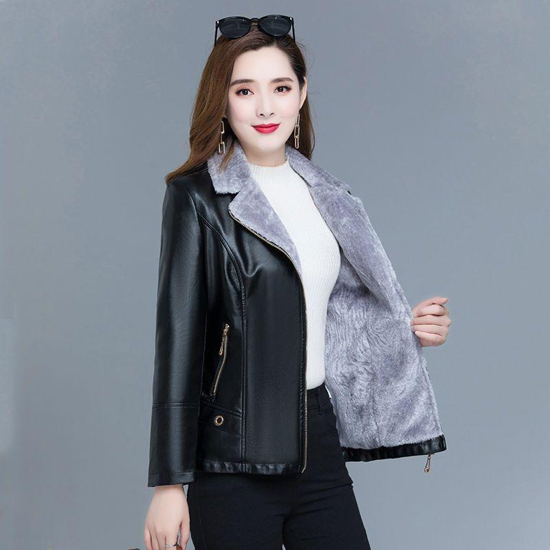 Leather jacket women's fleece thickened short slim and thin autumn and winter new fur integrated mother outfit