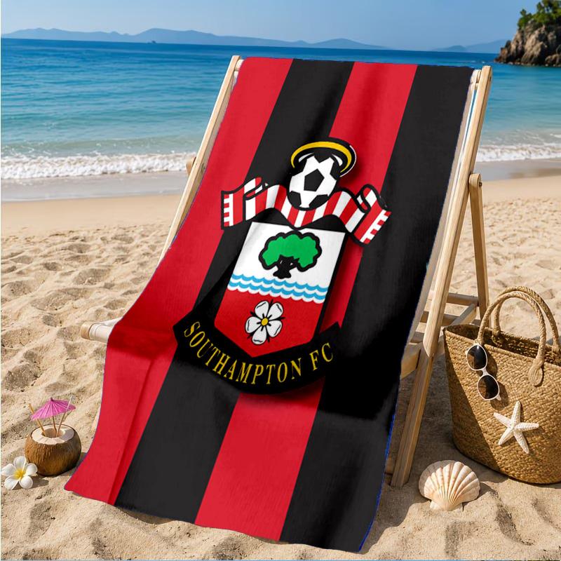FC-Wappen-Design aufgedrucktes Mikrofaser-Strandtuch, Weich und saugfähig, Schnell trocknend, Ideal für Sommerreisen, Strand-Essential, Schwimmbad