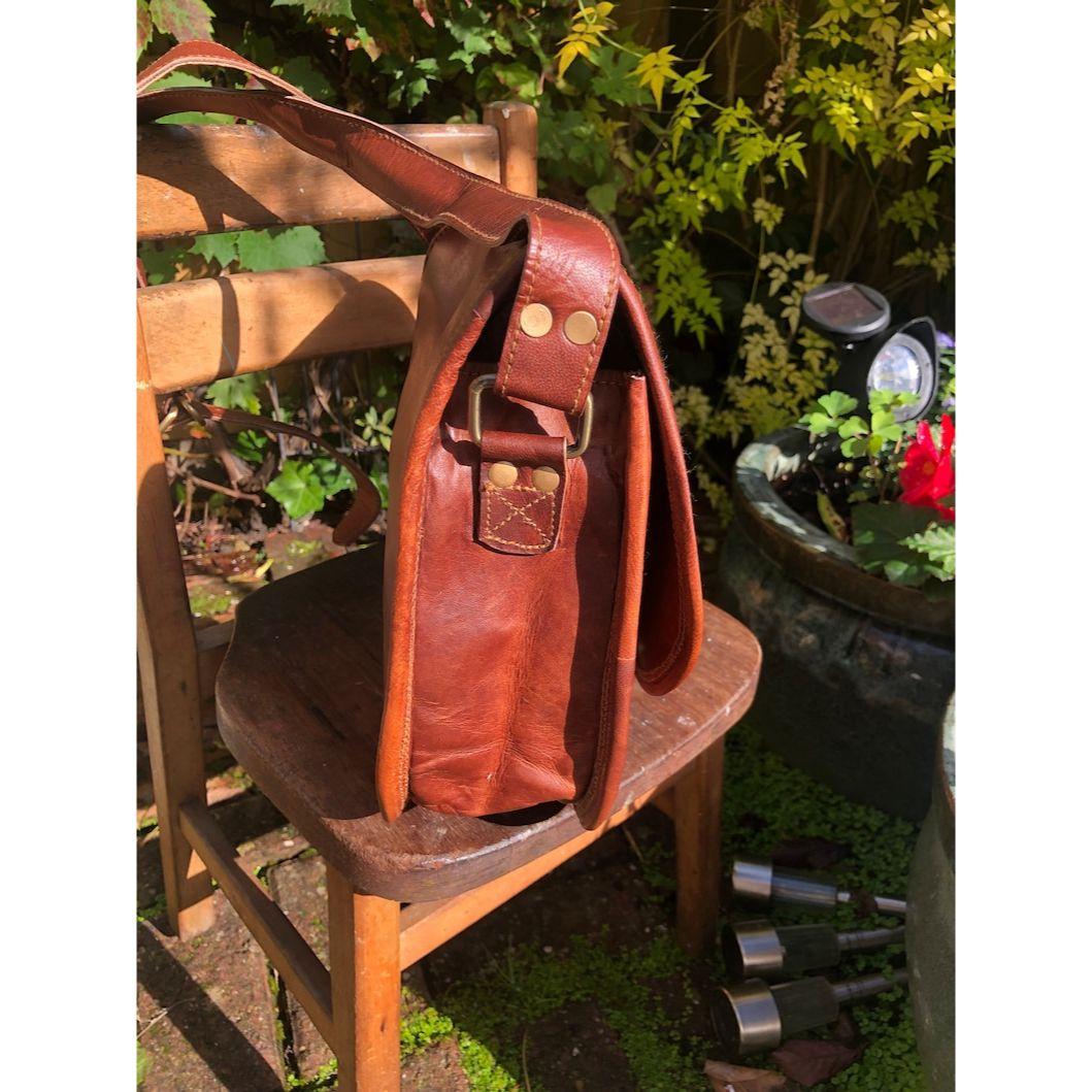 Коричневая кожаная седельная сумка среднего размера — фото 2
