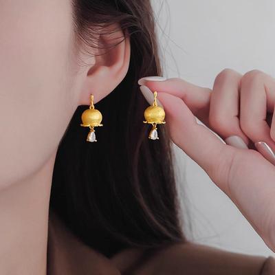 Orecchini pendenti con zircone a goccia d'acqua di orchidea campanella dorata da donna vintage squisiti di nicchia di fascia alta piccoli a forma di lanterna gioielli regalo