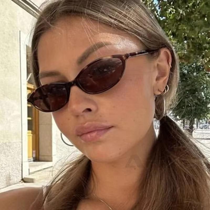 Occhiali da sole ovali con montatura piccola e carina da donna, nuovi, stile retrò, occhiali da sole marroni sexy da donna, occhiali da vista decorativi alla moda