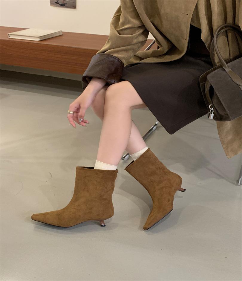 Super fire short boots women's 2025 new winter retro brown suede pointed cat and elastic thin boots