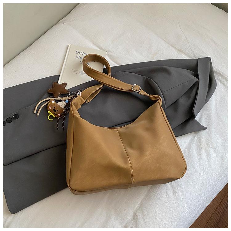 Fashionable large capacity crossbody bag winter new high-value tote bag shoulder bag commuter underarm bag