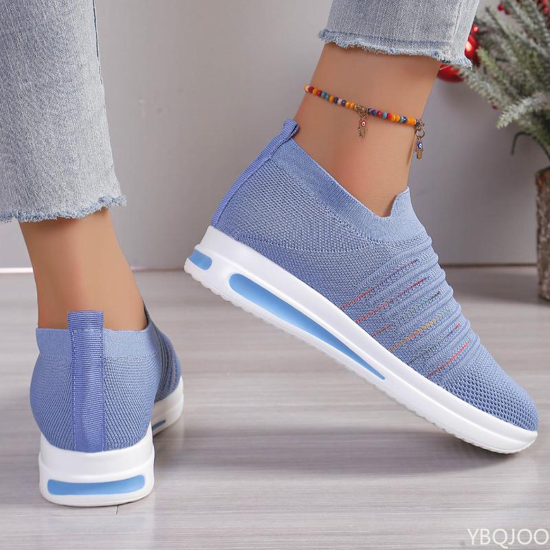 Europäische und amerikanische Übergrößen-Damenschuhe Neue dicksohlige Schuhe mit schrägem Absatz Sportlicher Stil Lässige atmungsaktive vulkanisierte Sneakers