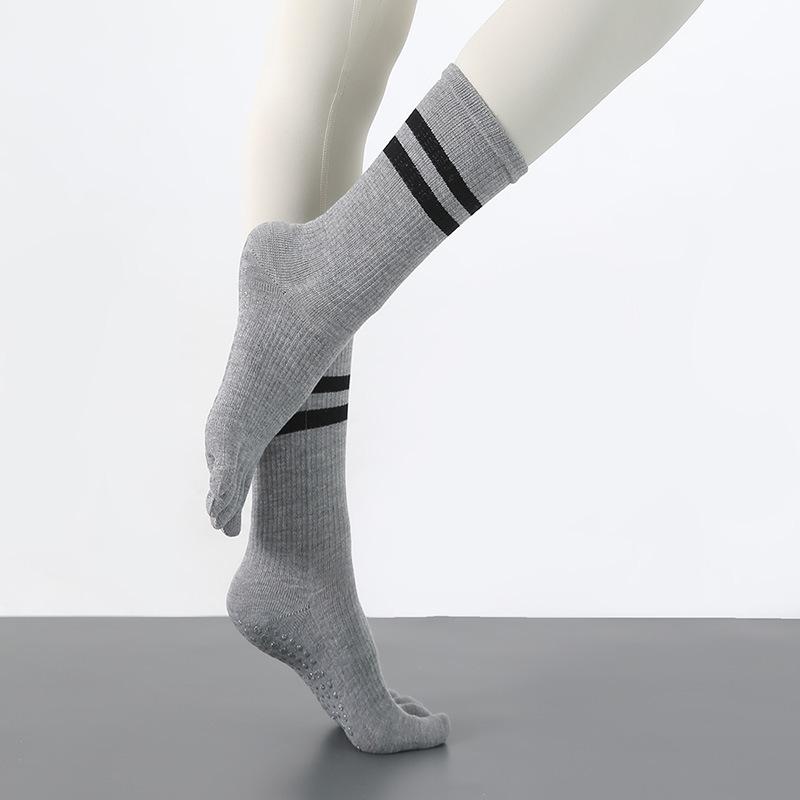 

Double Bar High Tube Rubber Band Professional Women S Non-Slip Yoga Socks Beautiful Legs Five-Finger Socks Pressure Socks Training Running One Size світло-сірого кольору