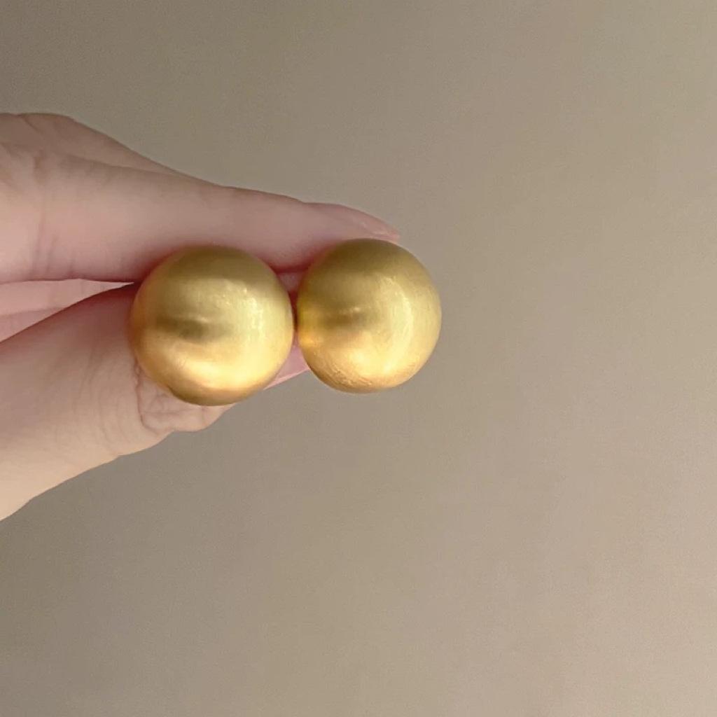 Real Gold-Plated Silver Needle Retro Flower Butterfly Pearl Stud Earrings - Exquisite High-End Design.