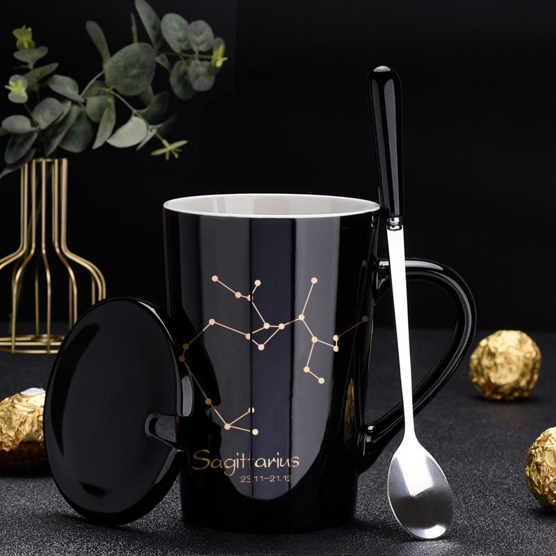 

Керамические кружки 12 созвездий, креативные кружки с крышкой-ложкой, черная кружка, фарфоровая кружка со знаком зодиака, молоко, кофейная чашка, посуда для напитков, подарок для пар 401-500ml