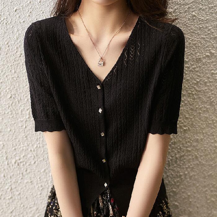 

Summer new ice silk knitted cardigan women s Korean version solid color slim-fitting V-neck hollow short-sleeved sunscreen women s summer One size fits all чорний