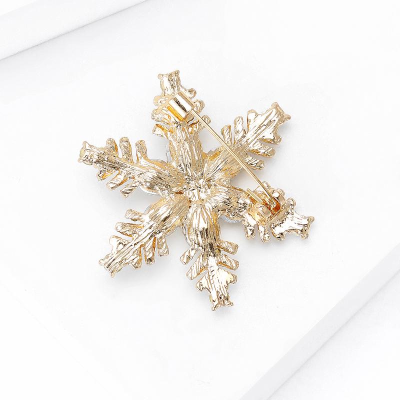 Fashion Rhinestone Winter Snowflake Brooches For Women Unisex Christmas Pin Casual Party Accessories Friends New Year Gifts