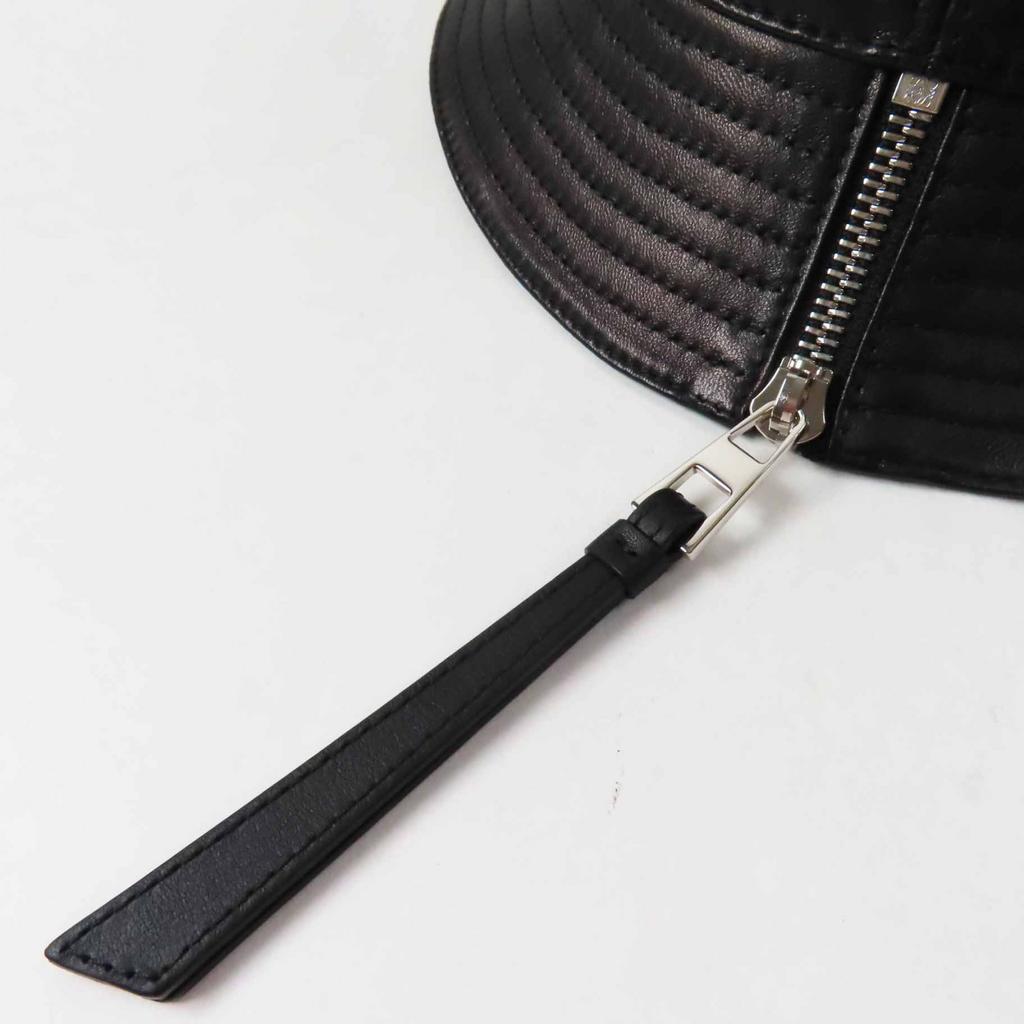 Pristine LOEWE hat Anagram leather patch black Lamb leather Women Used