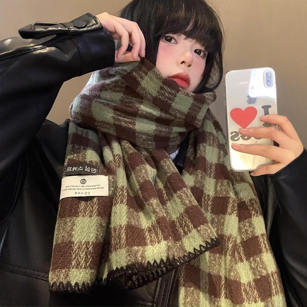 Scarf winter women's Korean version retro green versatile knitted hemming scarf Japanese atmosphere warm and cold shawl