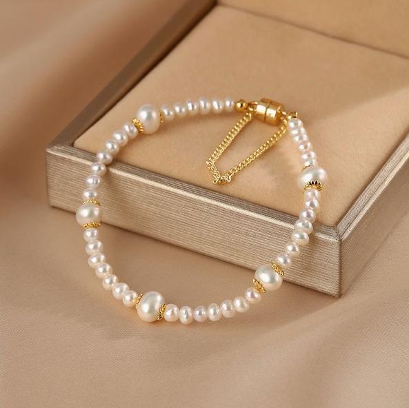 Natural freshwater pearl bracelet French temperament beaded jewelry design sense iron suction buckle bracelet