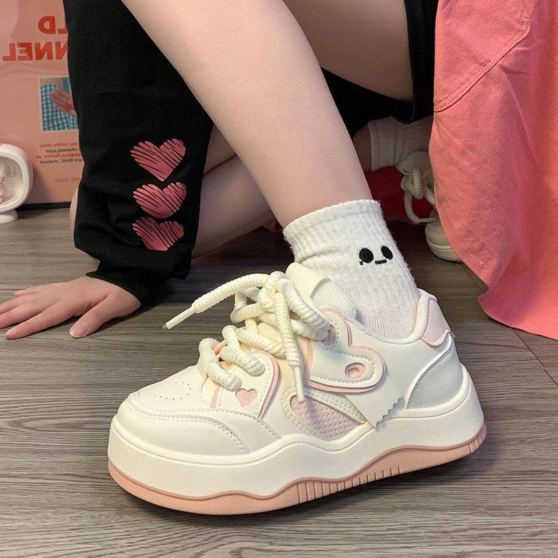 Original design little white shoes women's autumn 2025 new Hong Kong style street shooting college style love sweet cool thick baseplate shoes