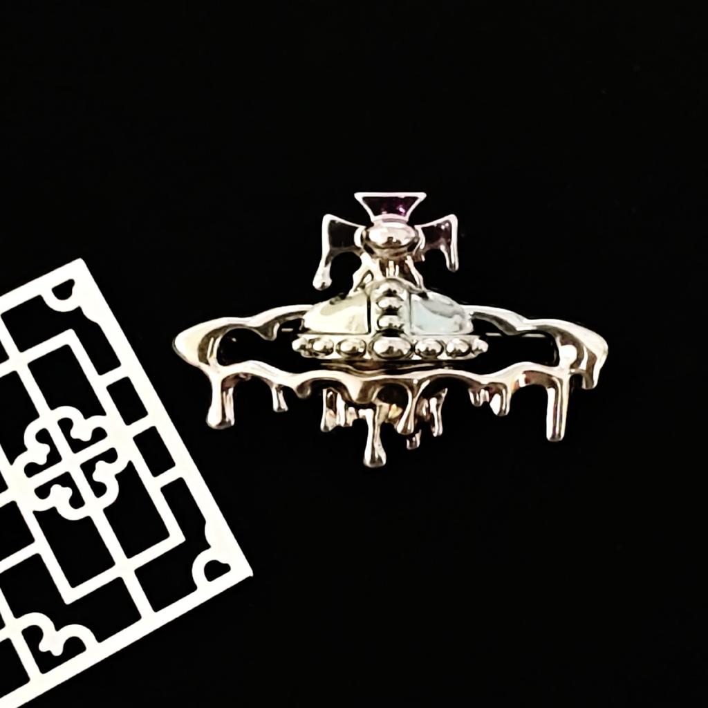 Brož Saturn Brožová série Pánská a dámská móda Ražený Vivian