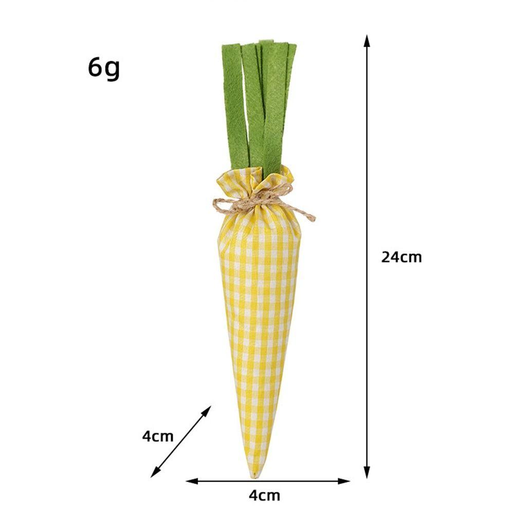 Decorazione pasquale con bambola di carota in tessuto appesa, giocattolo per feste.