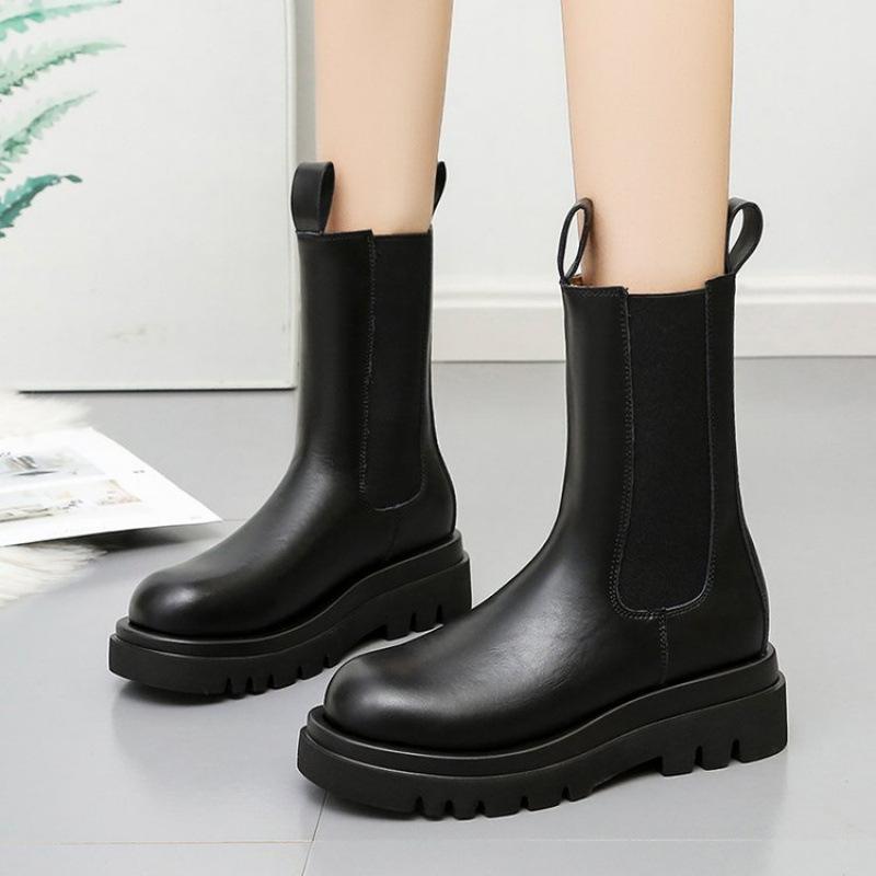 Autumn and winter leather boots round head thick sole medium tube Chelsea boots street shot