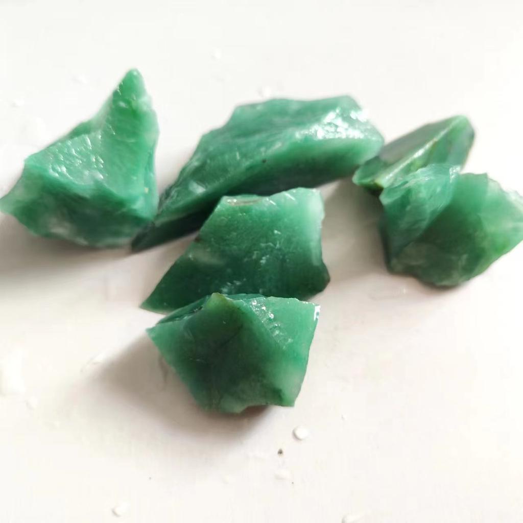 Natürlicher Jadestein, Dulong-Jade, grüner Jadeit, Rohstein, Mineralien, Schmuckherstellung, Kristallstein, Heimdekorationsstein