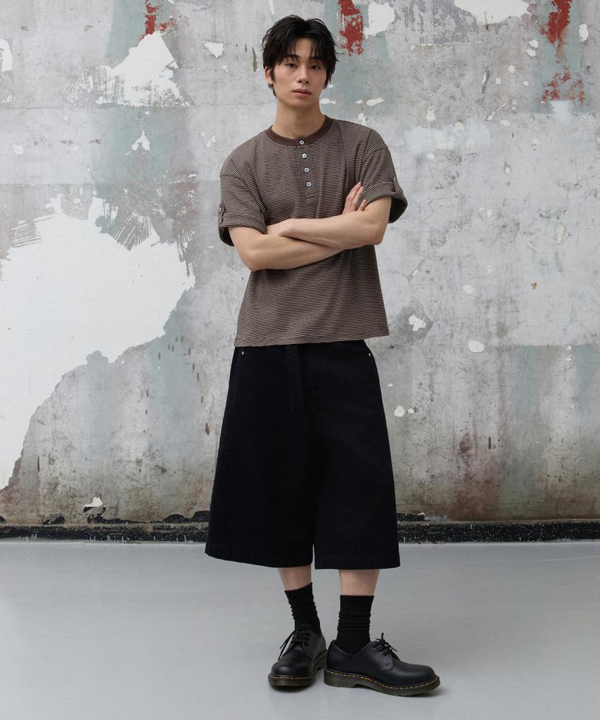 AGOD Roll-Up Snap Henley Neck Striped Half T-Shirt [Brown]