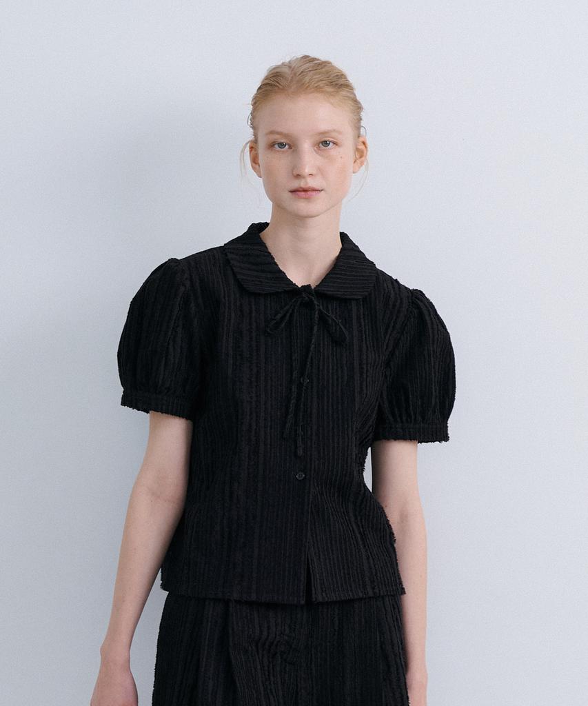 Epinggeulleo Origami Ribbon Crop Shirt - Black