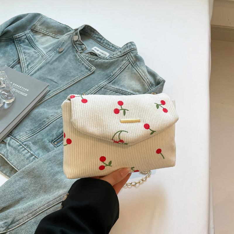 Large Capacity Strawberry Bag 2025 Summer Niche Design Chain Messenger Bag Female Cute Soft Girl Envelope Small Square Bag
