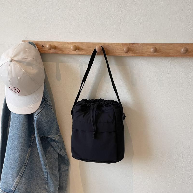 

Японская персонализированная маленькая квадратная сумка женская универсальная повседневная нейлоновая сумка для мобильного телефона на шнурке сумка через плечо для поездок на работу чёрный