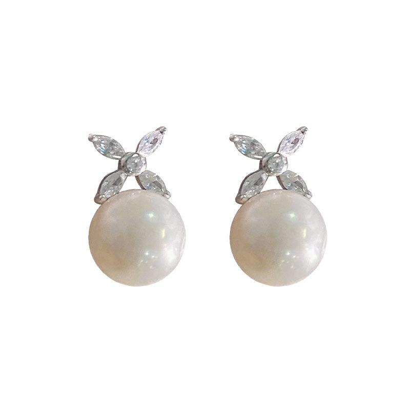 Four-leaf Flower Pearl Earrings Exquisite Temperament Earrings Earrings Light Luxury High-end Sense Commuter Women