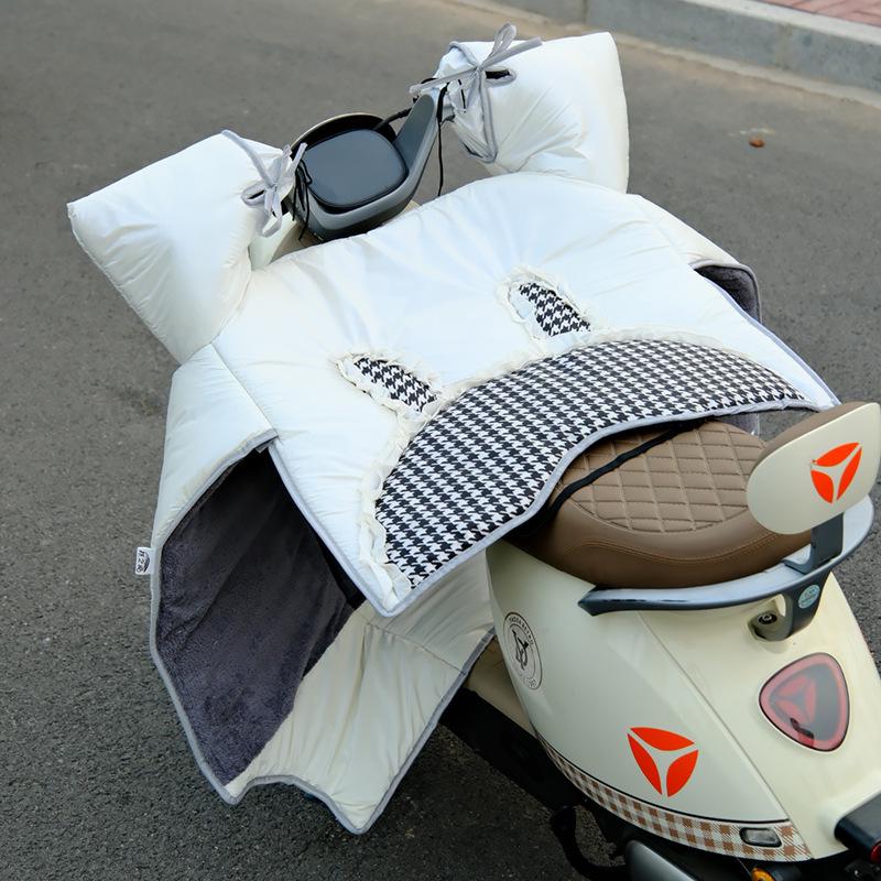 

Universal Four-Season Electric Motorcycle Windshield Cover: Thickened, Plush, Waterproof, Windproof & Coldproof.