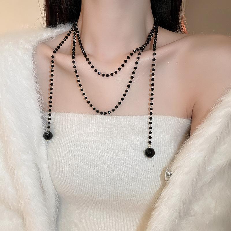 Fashionable Floral Geometric Necklace with a Light Luxury Style Sweater Chain and French Retro Accessories