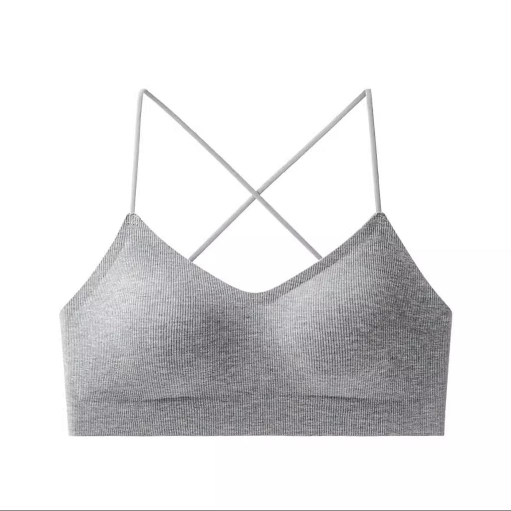 Back killing outer wear see-through outfit, thin shoulder straps crossed suspenders inside, beautiful back women's small breasts gather bras