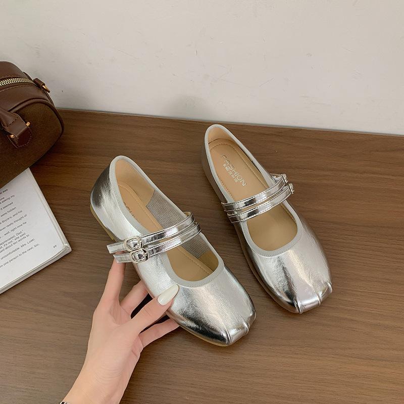 Silver Internet celebrity Mary Jane shoes retro French skirt popular new flat 2025 light mouth single shoes women's summer