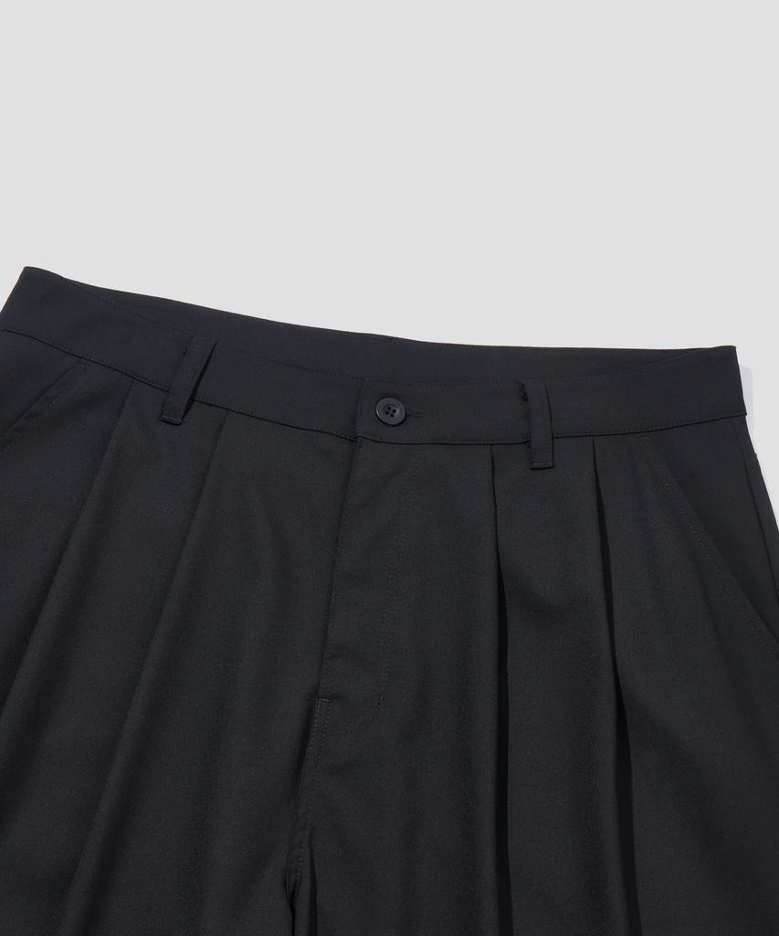 Age O.D. Double-Pleated Bermuda Slacks [Black]